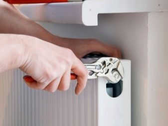 Установка радиаторов отопления своими руками в квартире пошагово